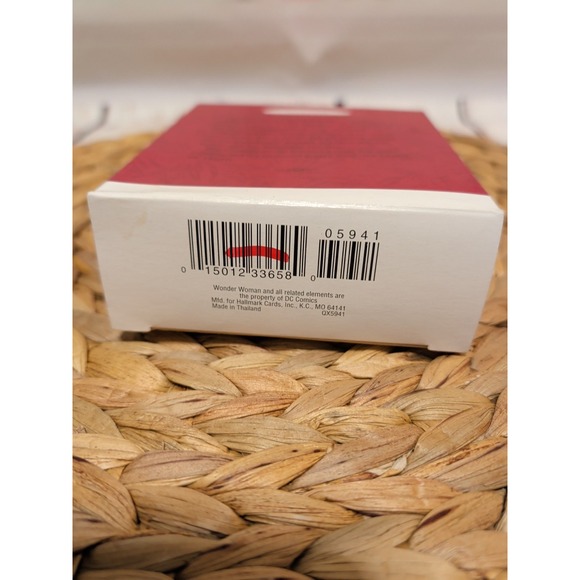 Vintage  HALLMARK KEEPSAKE CHRISTMAS TREE ORNAMENT "WONDER WOMAN" DC Comics - Picture 3 of 7